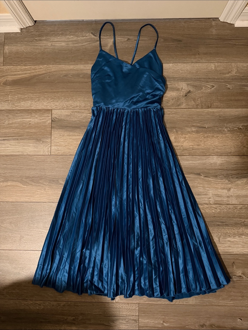 HALARA Teal-Blue Satin Pleated Midi Dress